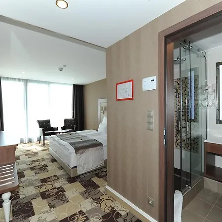 فندق Fured & Conference 4*